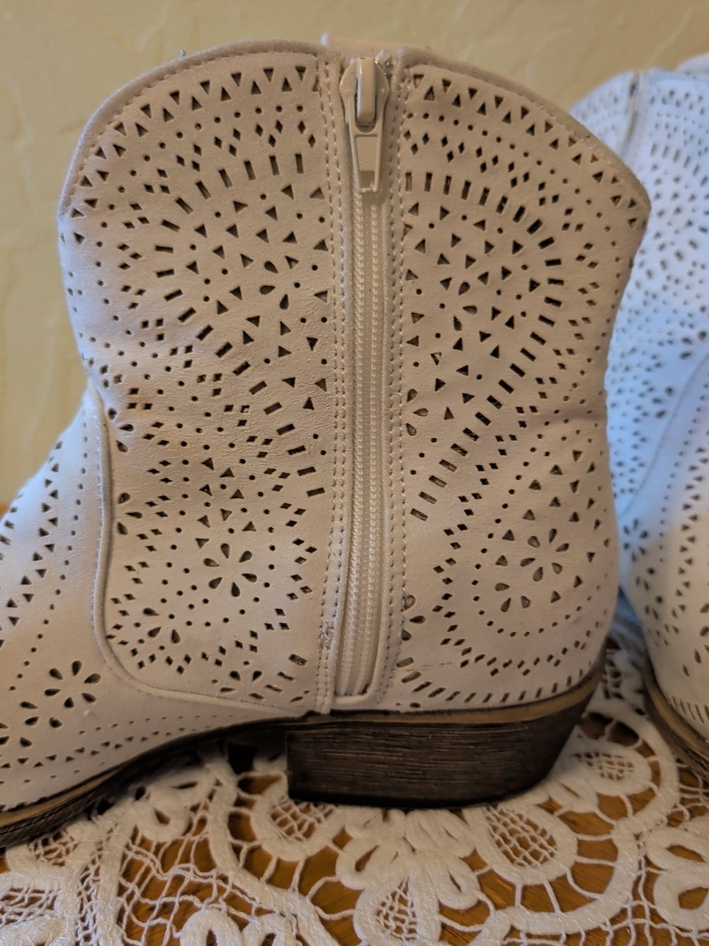 Very G Women White Ankle Cowboy Boots Size 8.6 - Picture 13 of 16